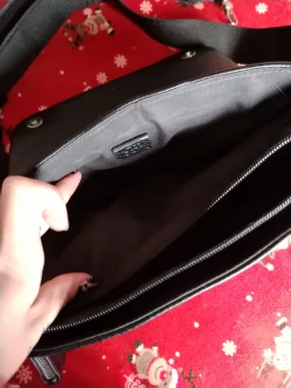 Bolso negro de poli-piel