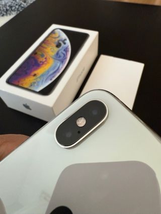 iPhone XS 64GB Argento. Batteria 85%. Fattura