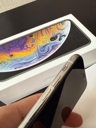 iPhone XS 64GB Argento. Batteria 85%. Fattura