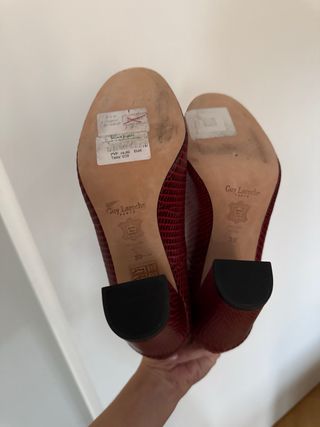 Zapatos de tacón rojos