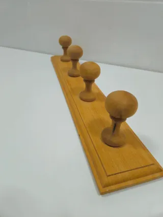 Perchero de madera con 4 ganchos