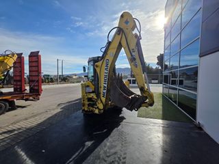 Retroexcavadora New Holland B100B