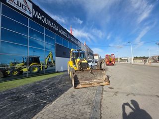 Retroexcavadora New Holland B100B