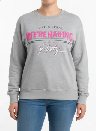 Sudadera gris con estampado rosa