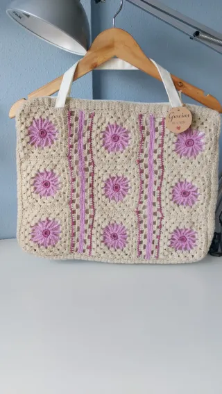 Bolso ganchillo flores beige y rosa