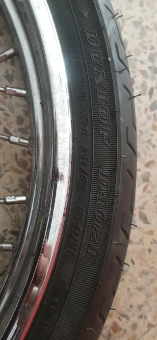 Rueda 21' delantera con neumático nuevo