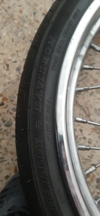 Rueda 21' delantera con neumático nuevo