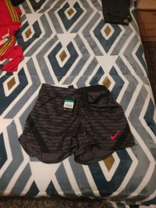 Pantalón corto deportivo mujer.