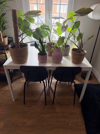 Mesa extensible de 120 a 180 y 4 sillas