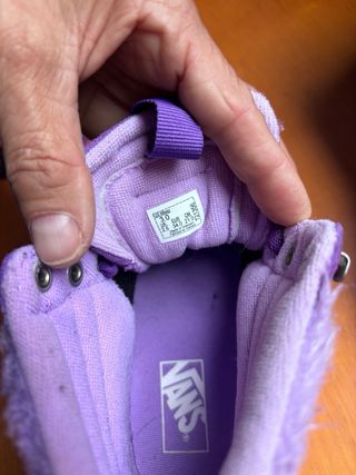 Playeras VANS altas moradas Talla 34