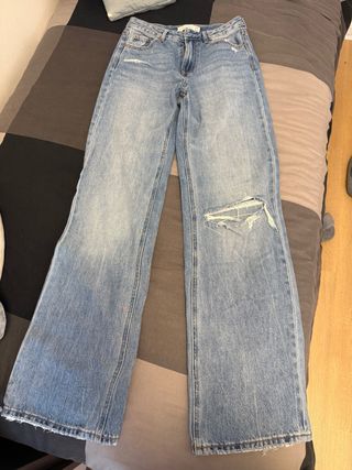 Pantalón tejano ancho desgastado