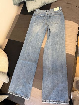 Pantalón tejano ancho desgastado