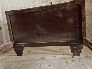 Cama antigua de madera
