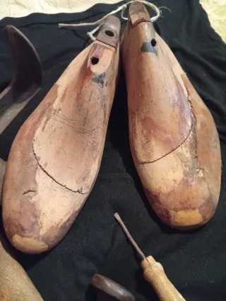 Set antichi attrezzi da calzolaio