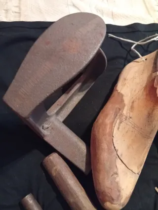 Set antichi attrezzi da calzolaio