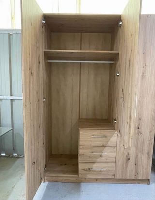 Armario de madera nuevo 3 puertas y cajones