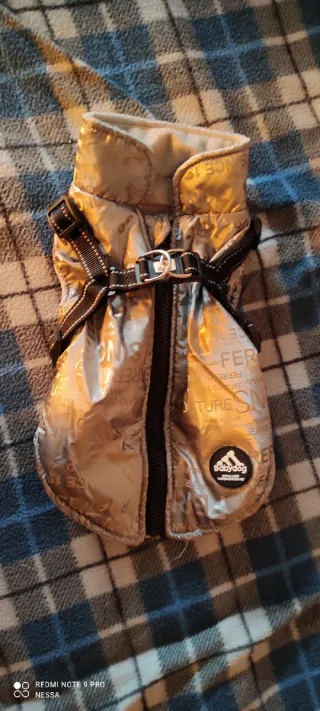 Chaqueta para mascota plateada