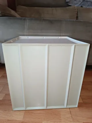 Cajonera azul y blanca de plástico