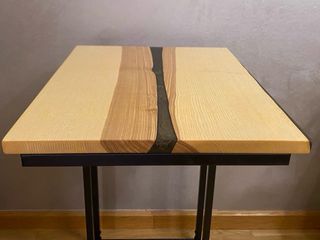 Mesita Fresno y Resina Epoxi