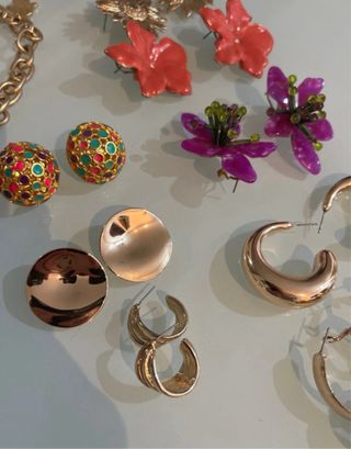 Lote de Joyas Doradas y Rojas