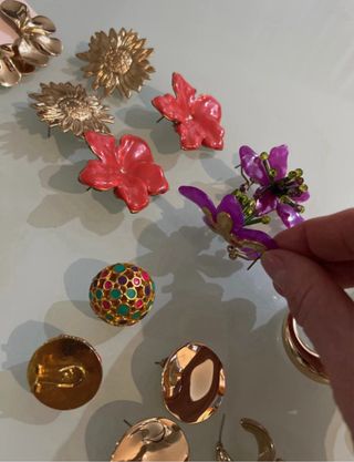 Lote de Joyas Doradas y Rojas