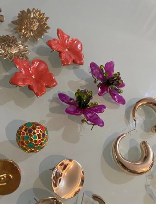 Lote de Joyas Doradas y Rojas