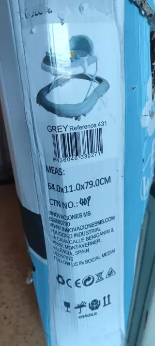 Passeggino per neonati grigio e bianco