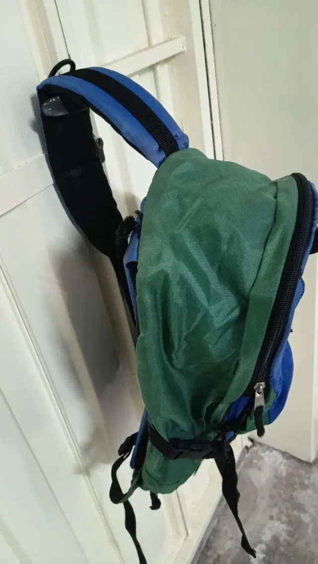 Mochila Bike 18 l. Material nylon azul y verde