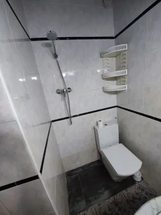 Alquiler habitación doble, puerta independiente.