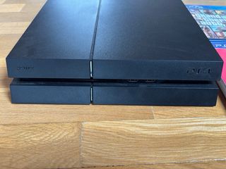 PS4 1TB Negra + 4 Juegos y mando con cable