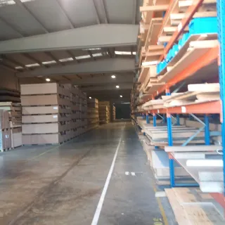 Carpintero y albañil profesional