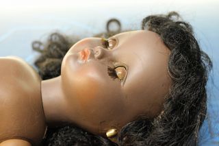 Antigua muñeca francesa Bella, en su caja. Años 50 – 60.