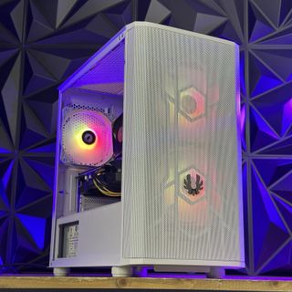 PC GAMING RYZEN 7 3800X + RTX 4060 8GB