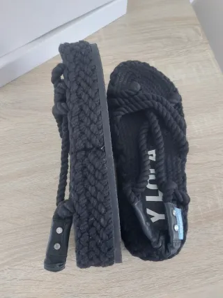 BIMBA Y LOLA Sandalias Negras