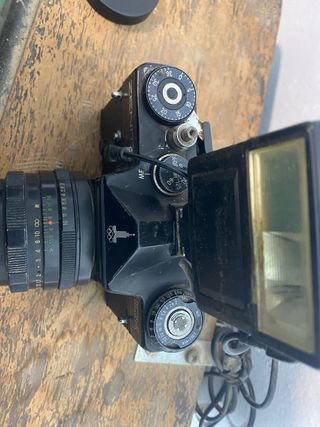 Cámara Zenit EM Vintage con Flash y Película