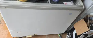 Congelador horizontal blanco con tapas de cristal