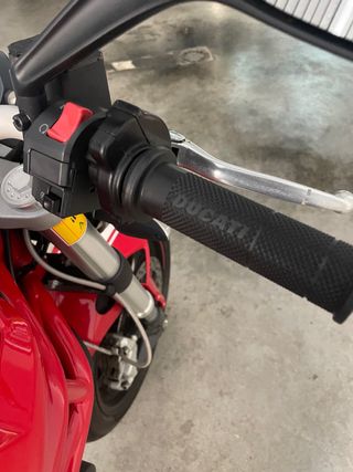 Ducati Monster 796 Roja