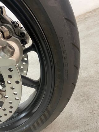 Ducati Monster 796 Roja