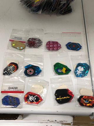 Lote 171 plumas holograma para dardos