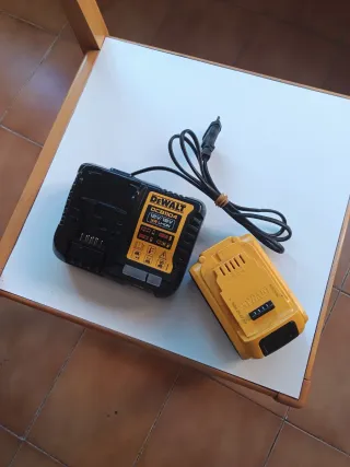CARGADOR DEWALT Y BATERÍA DEWALT 18V 5,0 AH