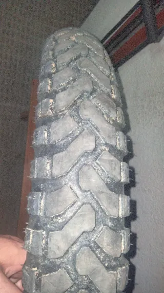 Neumático moto delantera 90/90/21