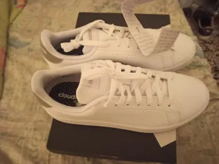 Zapatillas Adidas Blancas totalmente nuevas