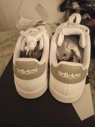 Zapatillas Adidas Blancas totalmente nuevas