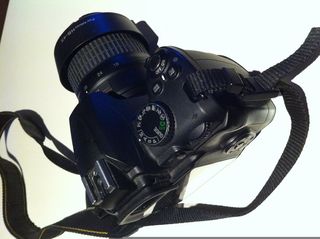 Nikon D3000 - Cámara Réflex Digital 10.2 MP (Cuerp