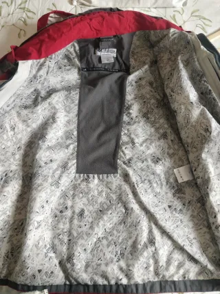 Chaqueta Columbia Roja y Beige