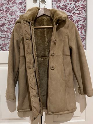 Abrigo parka niña beige con capucha