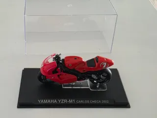 Yamaha YZR-M1 Carlos Checa 2002 1:24