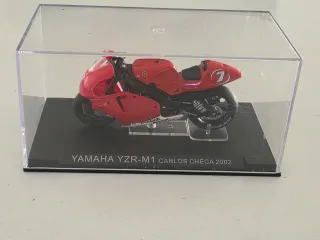 Yamaha YZR-M1 Carlos Checa 2002 1:24