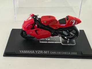 Yamaha YZR-M1 Carlos Checa 2002 1:24