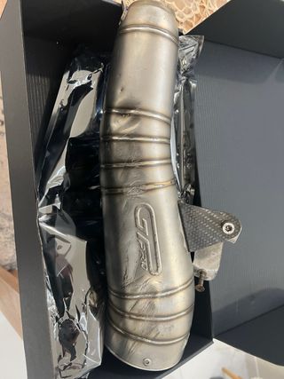 Cola de escape Suzuki Gsxr600k7